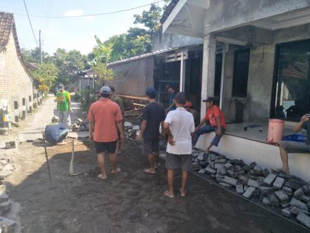 Perbaikan Paving Blok Jalan Lingkungan Pedukuhan Tambak